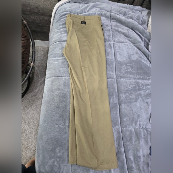 BANANA REPUBLIC pants - beige color - size 38W - 32L. Worn but in good condition - Picture 3 of 5